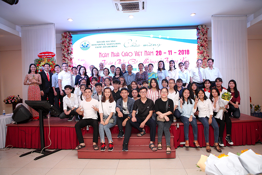 Họp mặt cựu giáo viên học sinh 2018 - ấp áp tình thầy trò