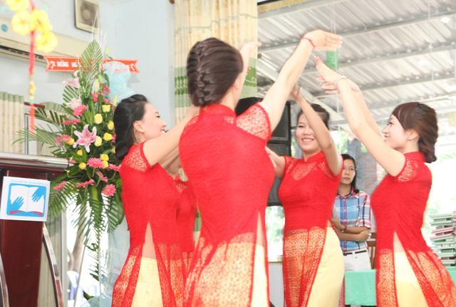 Họp mặt cựu giáo viên học sinh Hoài Nhơn 2 - Nguyễn Trân năm 2013