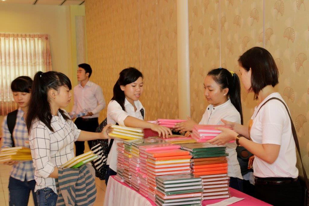 Đ&oacute;n tiếp đại biểu & cựu gi&aacute;o vi&ecirc;n, học sinh Ho&agrave;i Nhơn II - PTTH Nguyễn Tr&acirc;n