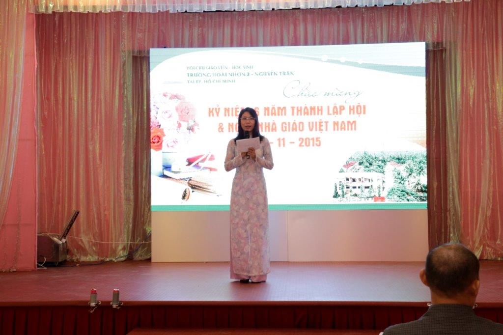 MC chương tr&igrave;nh l&agrave; chị Trần Thị Lệ Quy&ecirc;n (cựu học sinh tốt nghiệp năm 2002)