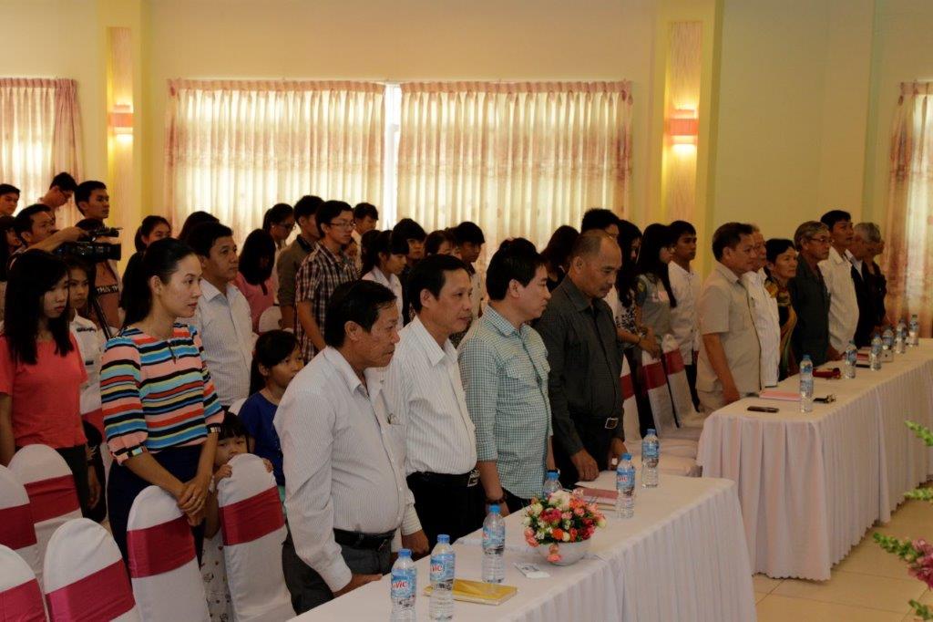 Ph&uacute;t mặc niệm d&agrave;nh cho cựu gi&aacute;o vi&ecirc;n, học sinh đ&atilde; khuất