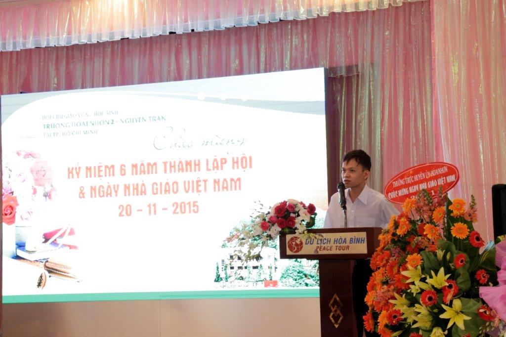 Em Nguyễn Hồng Thoại - cựu học sinh Nguyễn Tr&acirc;n c&aacute;m ơn những đ&oacute;ng g&oacute;p của Hội v&agrave; c&ocirc;ng ty Hưng Thịnh thời gian qua