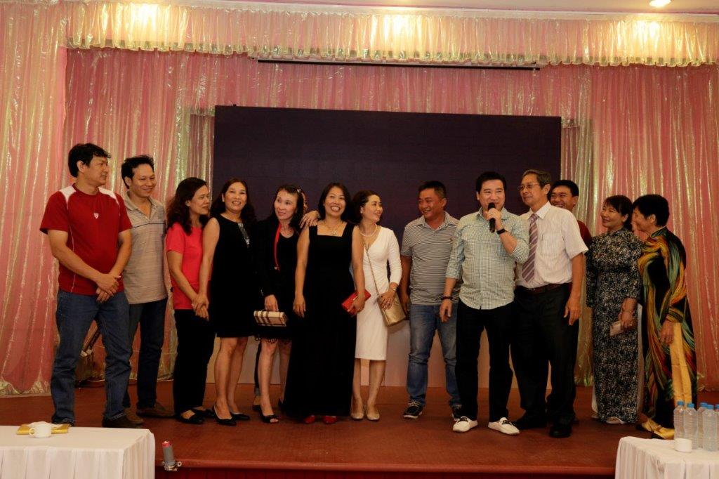 Buổi họp mặt năm nay chứng kiến cuộc hội ngộ rất bất ngờ & nồng ấm của tập thể cựu học sinh tốp nghiệp 1992, 1993